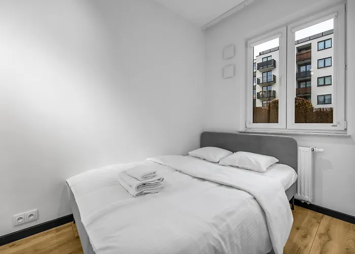 Klobucka Deluxe By Bookinghost * 바르샤바