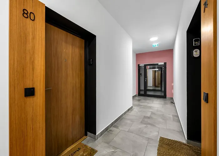 Klobucka Deluxe By Bookinghost * 바르샤바