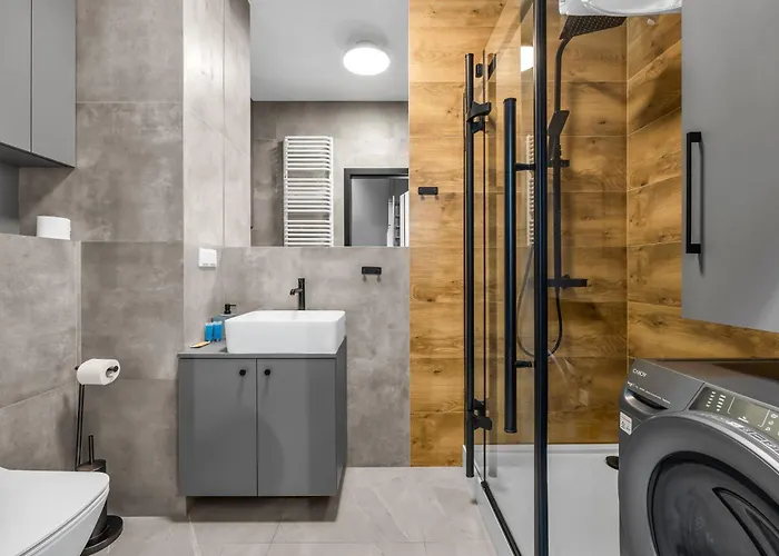 Klobucka Deluxe By Bookinghost *