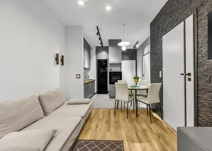 Klobucka Deluxe By Bookinghost