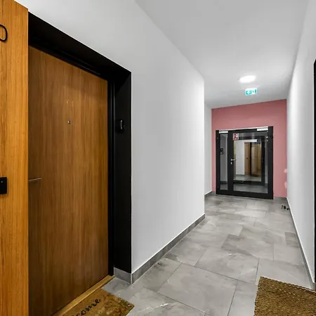 Kłobucka Deluxe By Bookinghost * Warszawa