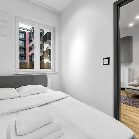 Klobucka Deluxe By Bookinghost